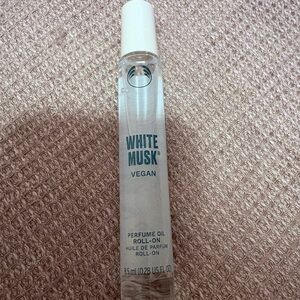 The Body Shop White Musk Vegan Roll-On Perfume